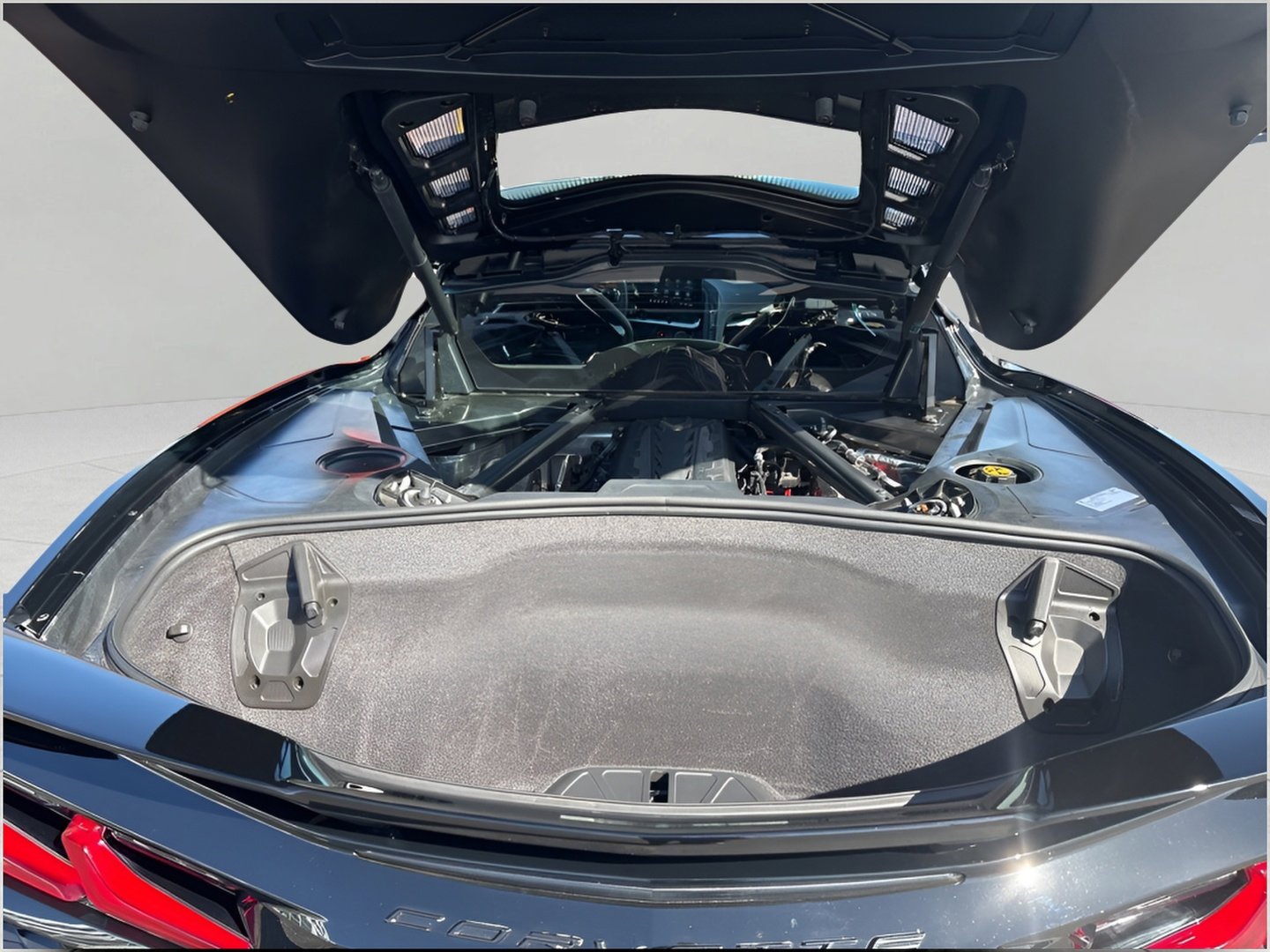 Used 2022 Chevrolet Corvette Stingray Premium Cpe w/ Z51 Performance Package RWD image 28