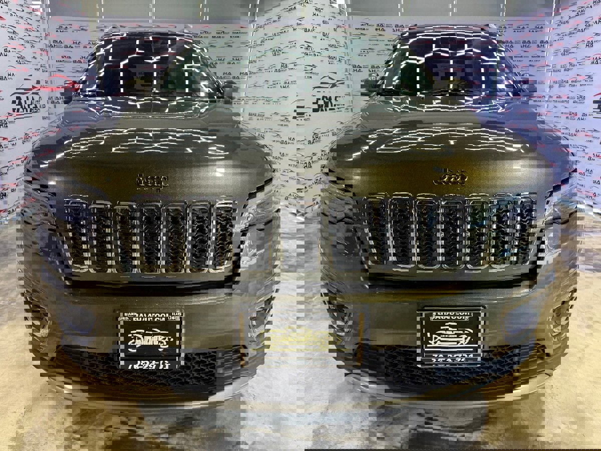 Used 2019 Jeep Cherokee Limited image 3