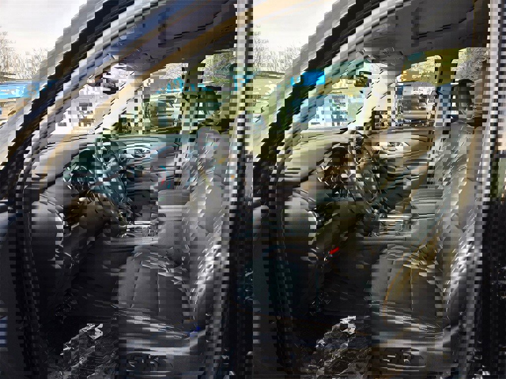 Used 2019 Chevrolet Traverse LT image 12