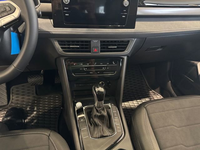 New 2026 Volkswagen Taos SE FWD image 17