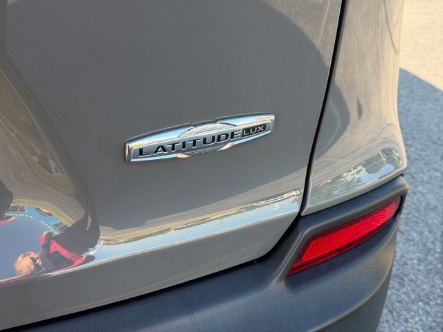 Used 2021 Jeep Cherokee Latitude Lux w/ Sun & Sound Group FWD image 11