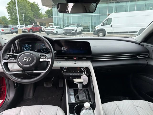 Used 2023 Hyundai Elantra Limited w/ Cargo Package FWD image 17