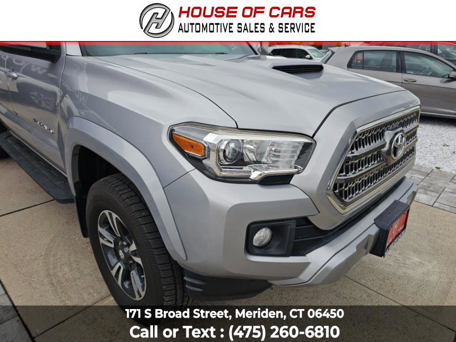 Used 2017 Toyota Tacoma TRD Sport image 11