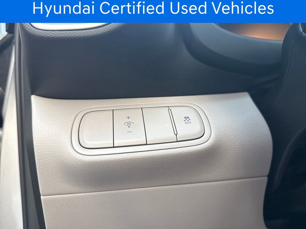 Certified 2025 Hyundai Venue SEL FWD image 28
