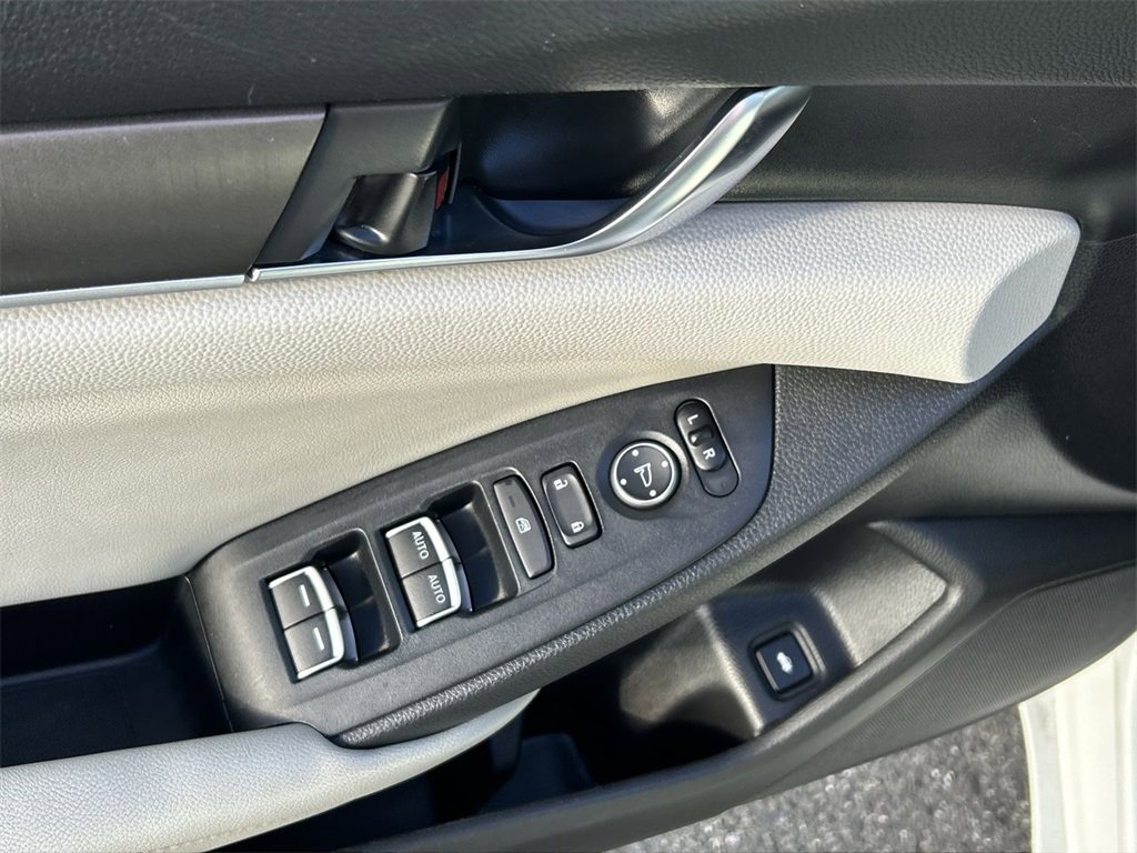 Used 2018 Honda Accord LX image 16