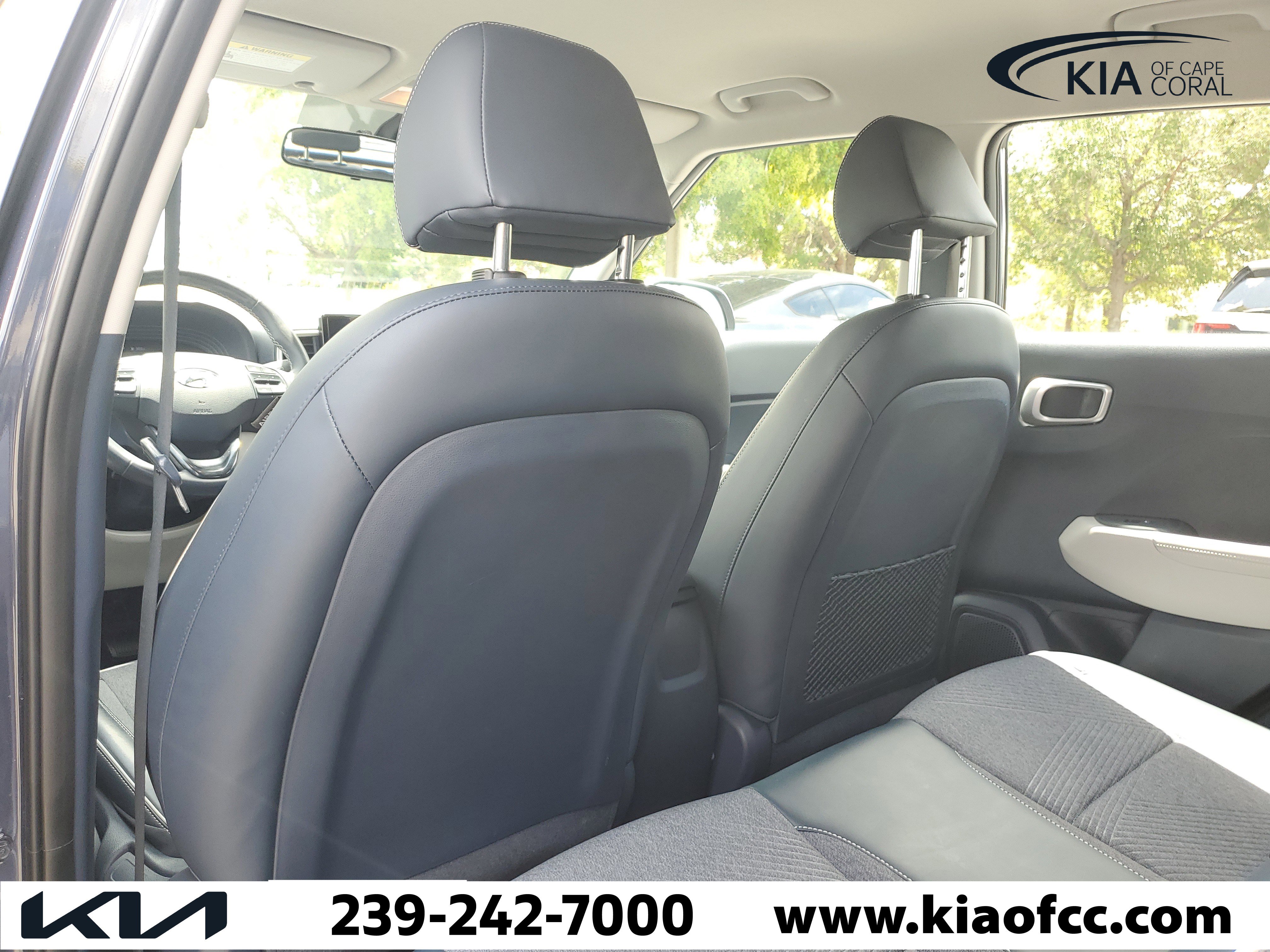 Used 2023 Hyundai Venue Limited w/ Cargo Package FWD image 11