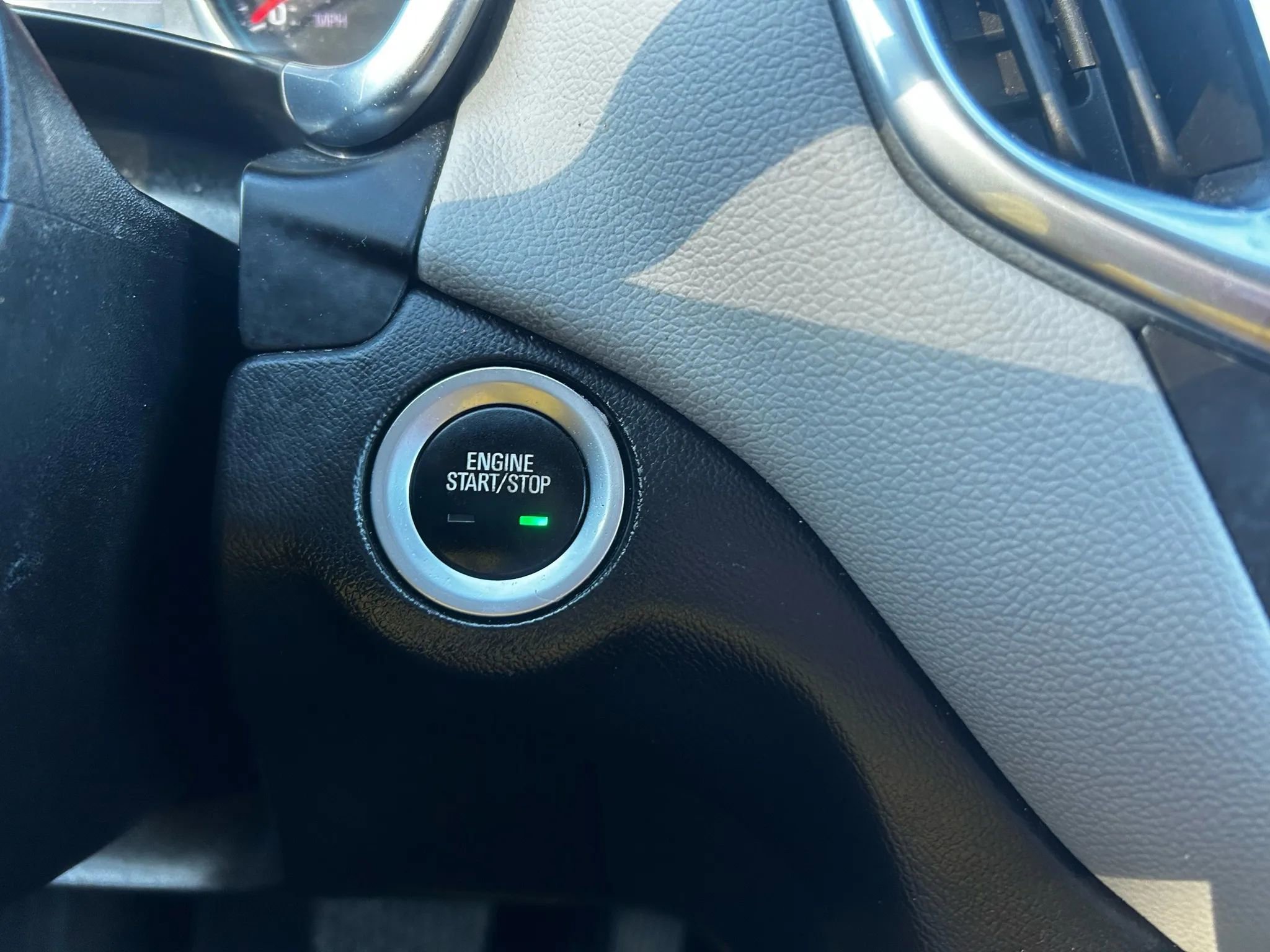 Used 2022 Chevrolet Equinox LT w/ Driver Convenience Package image 14