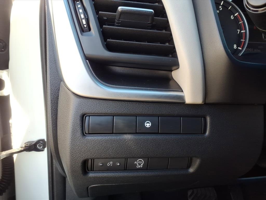 Used 2023 Nissan Rogue SV image 31