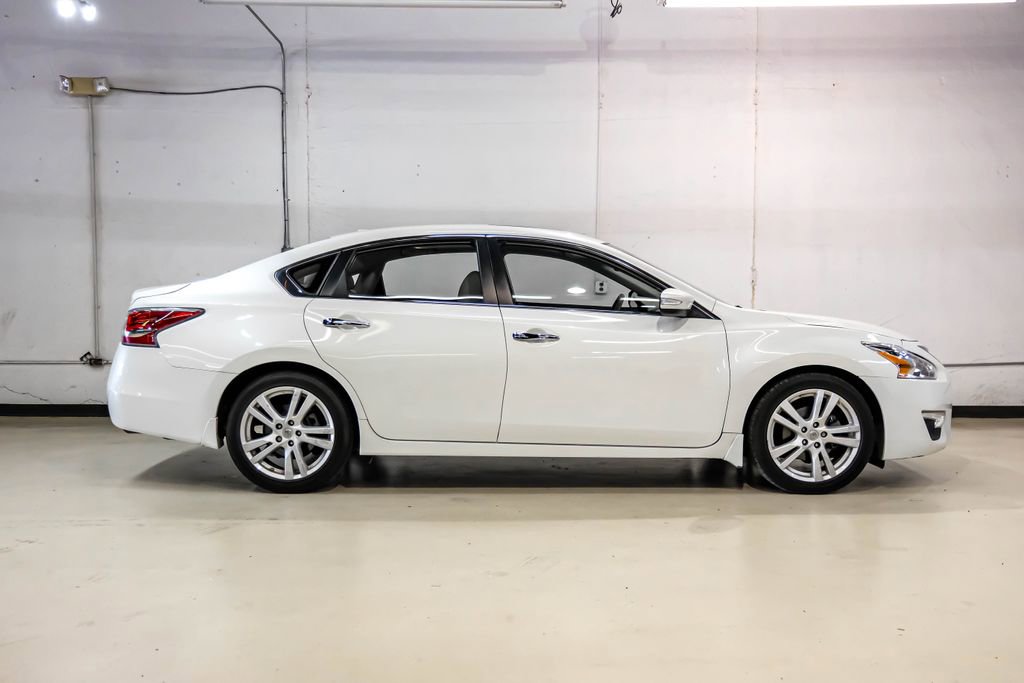 Used 2015 Nissan Altima 3.5 SL FWD image 8