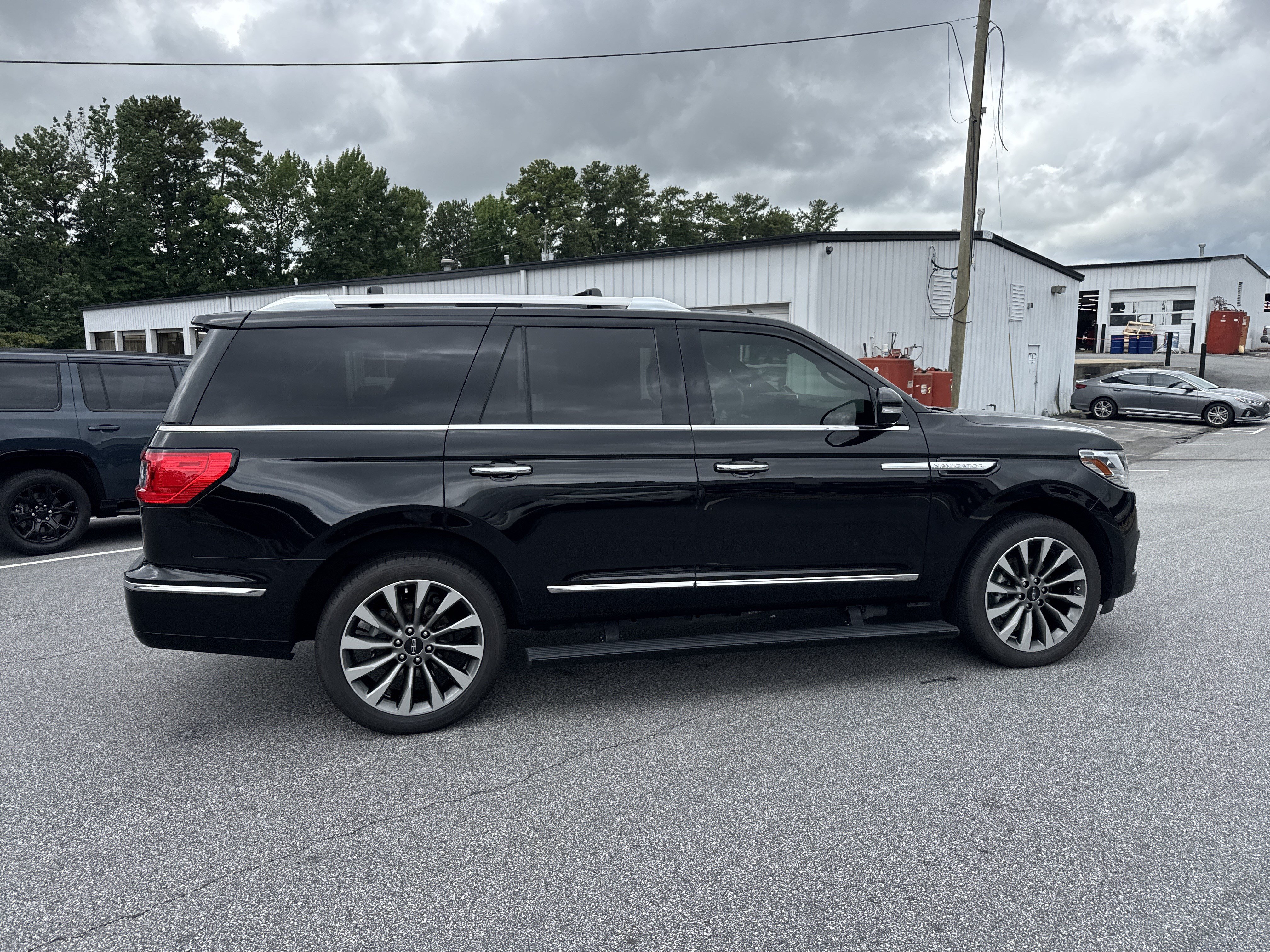 Used 2019 Lincoln Navigator Select w/ Cargo Package RWD image 9