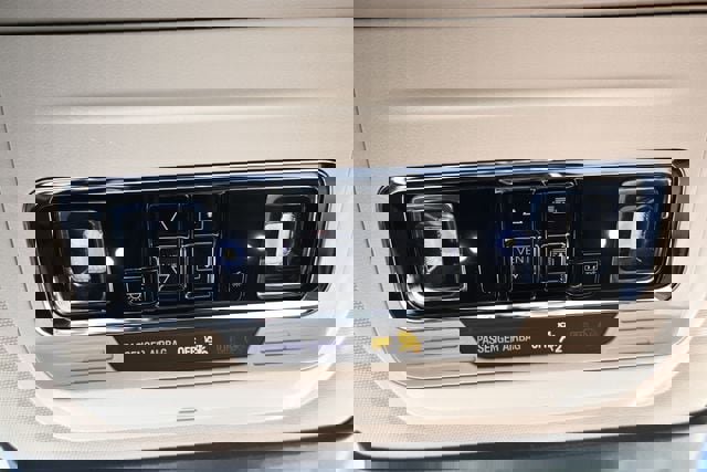 Used 2020 Lincoln Corsair AWD image 34