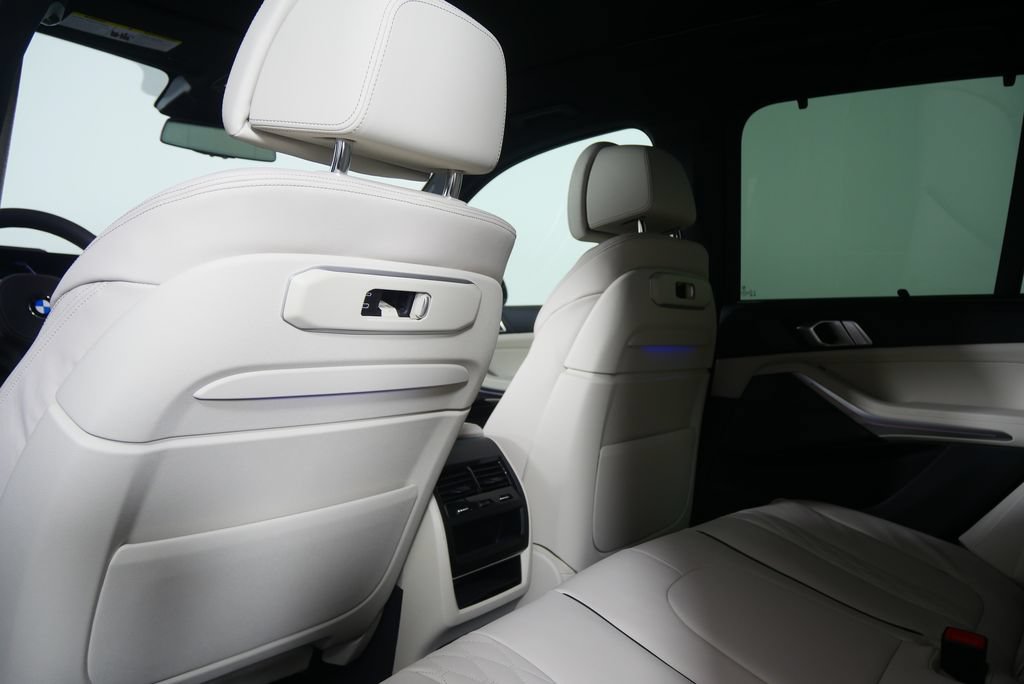 Used 2026 BMW X5 sDrive40i w/ Executive Package RWD image 17