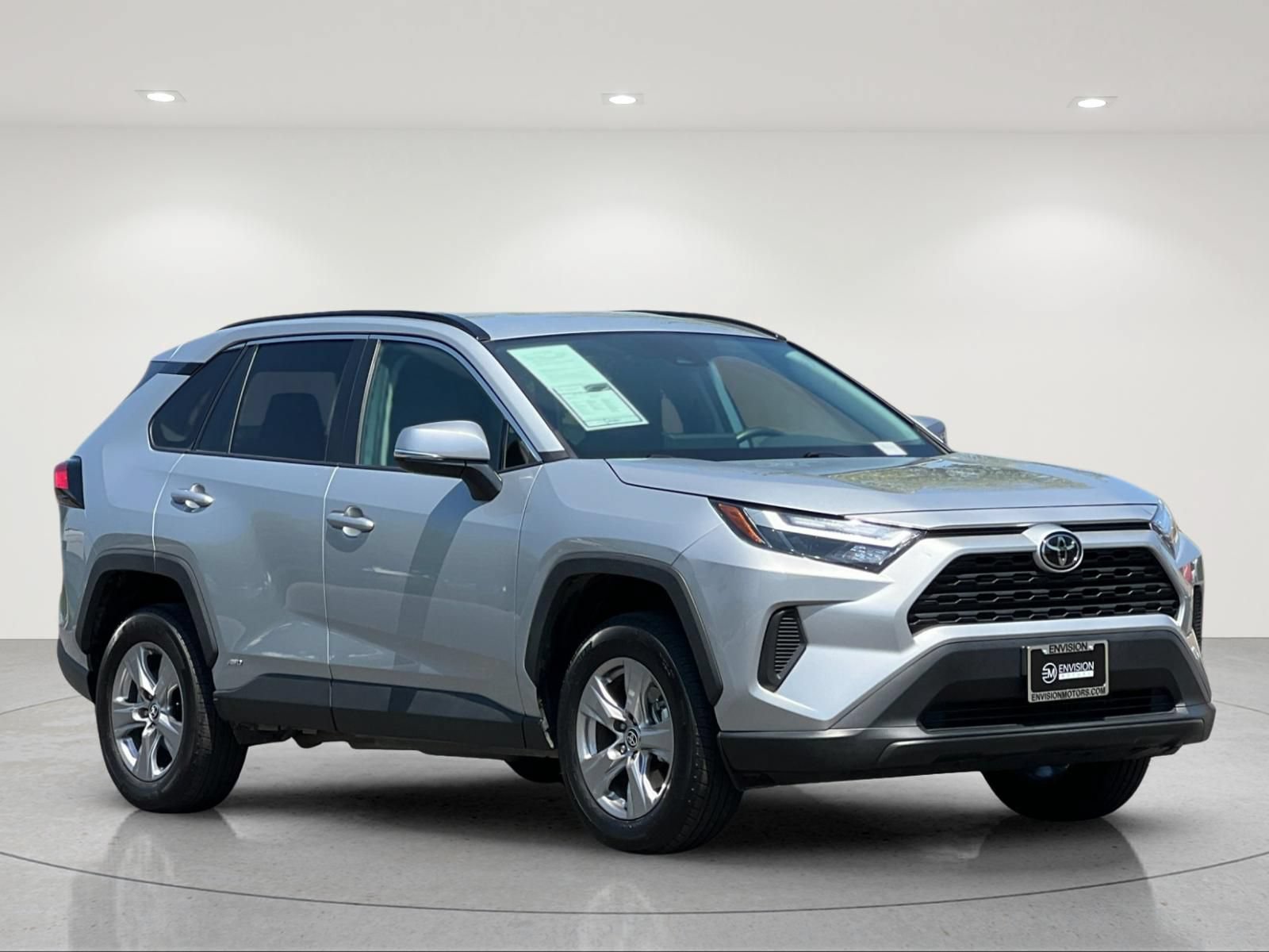 Used 2025 Toyota RAV4 XLE AWD/4WD image 7