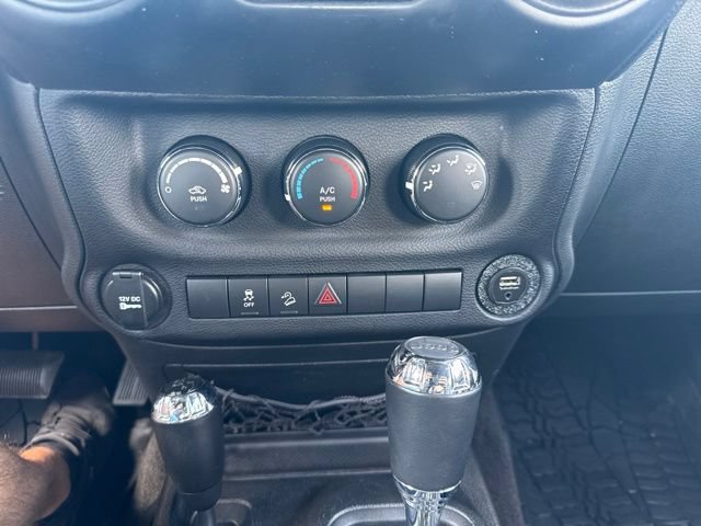 Used 2017 Jeep Wrangler Unlimited Sport w/ Connectivity Group AWD/4WD image 18