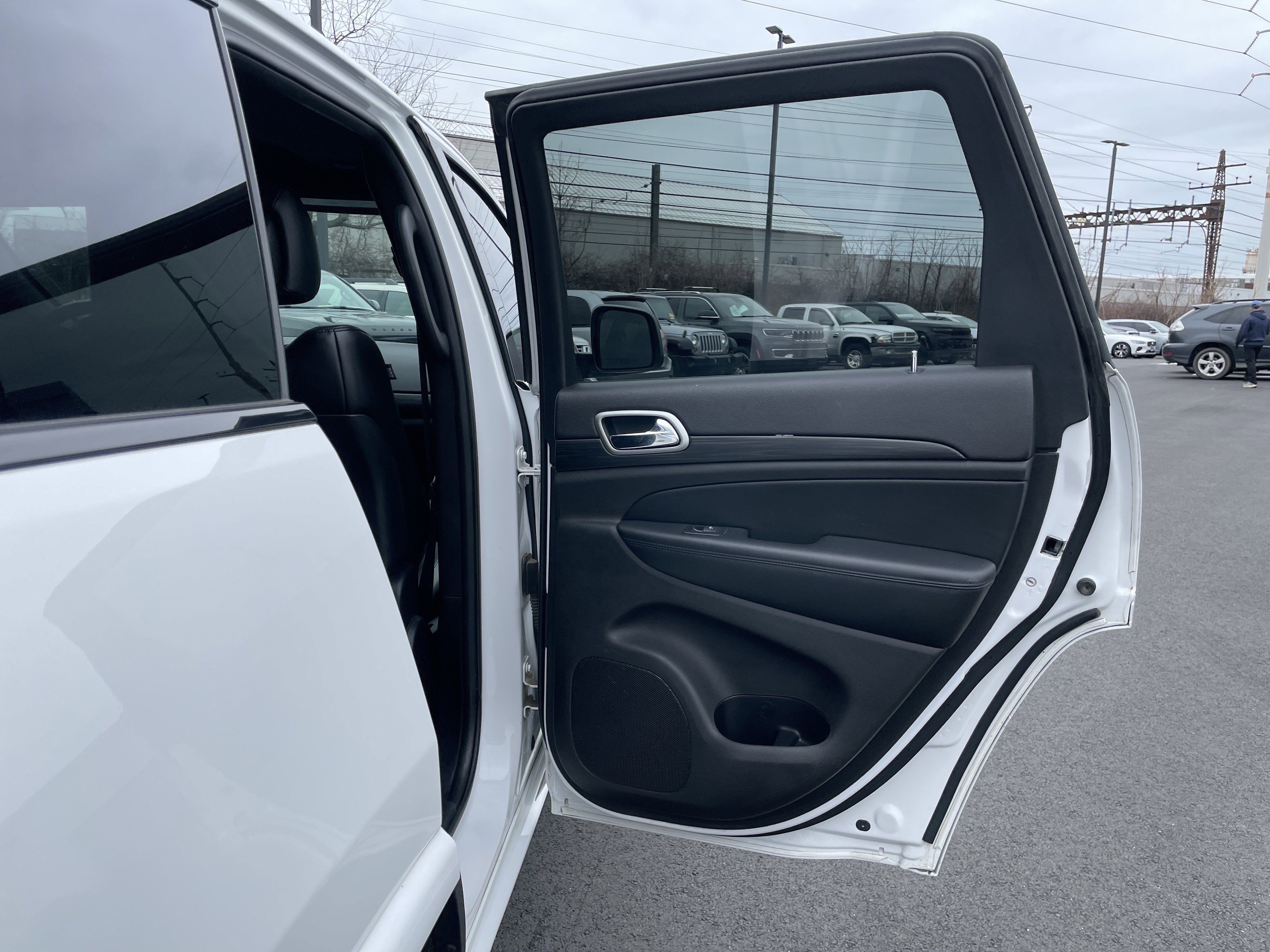 Used 2020 Jeep Grand Cherokee Altitude image 17