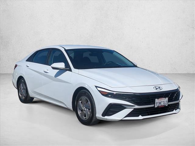 Certified 2025 Hyundai Elantra SE image 3