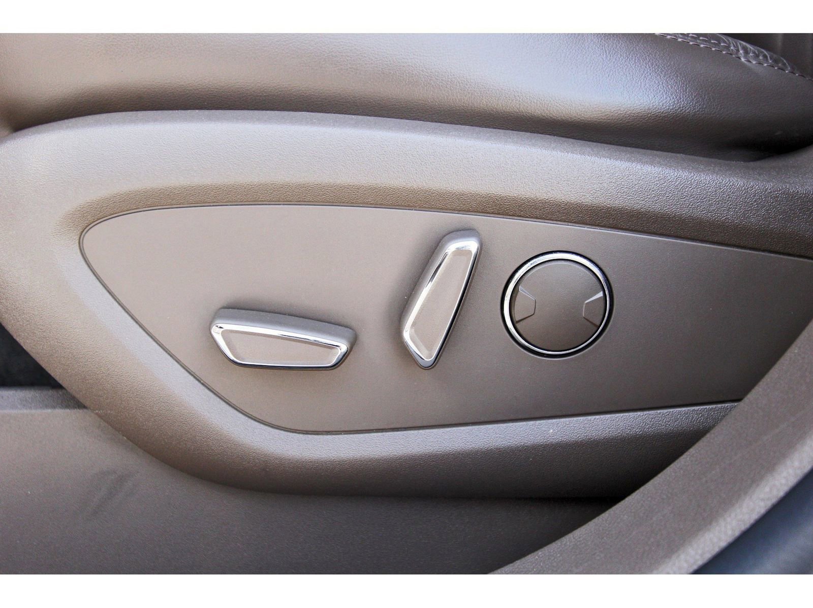 Used 2017 Lincoln MKX Reserve w/ Lincoln MKX Climate Package image 29