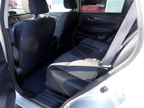 Used 2017 Nissan Rogue SV image 16