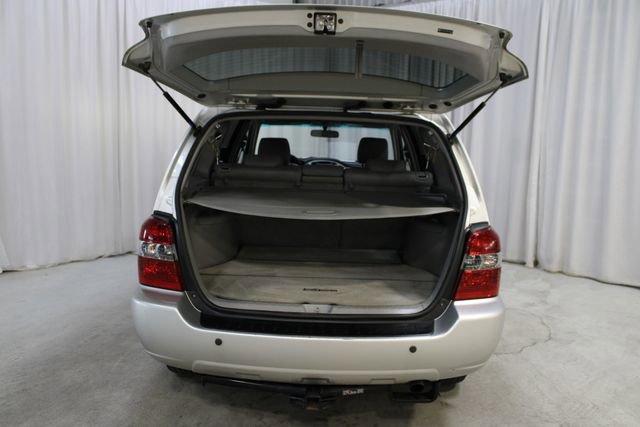 Used 2005 Toyota Highlander 4WD V6 w/ 3rd Row image 30
