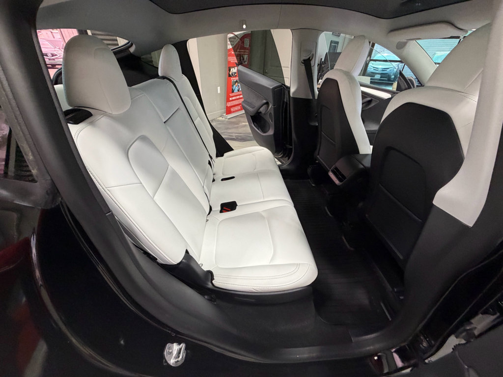Used 2022 Tesla Model Y Long Range image 42
