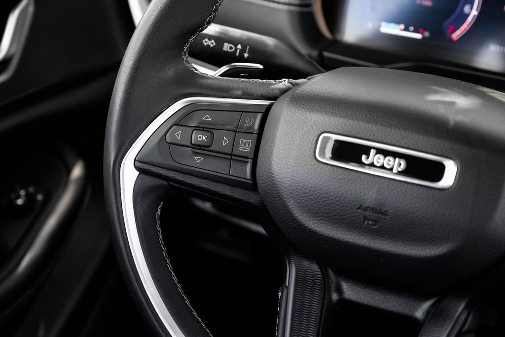 Used 2023 Jeep Grand Cherokee L Laredo AWD/4WD image 26