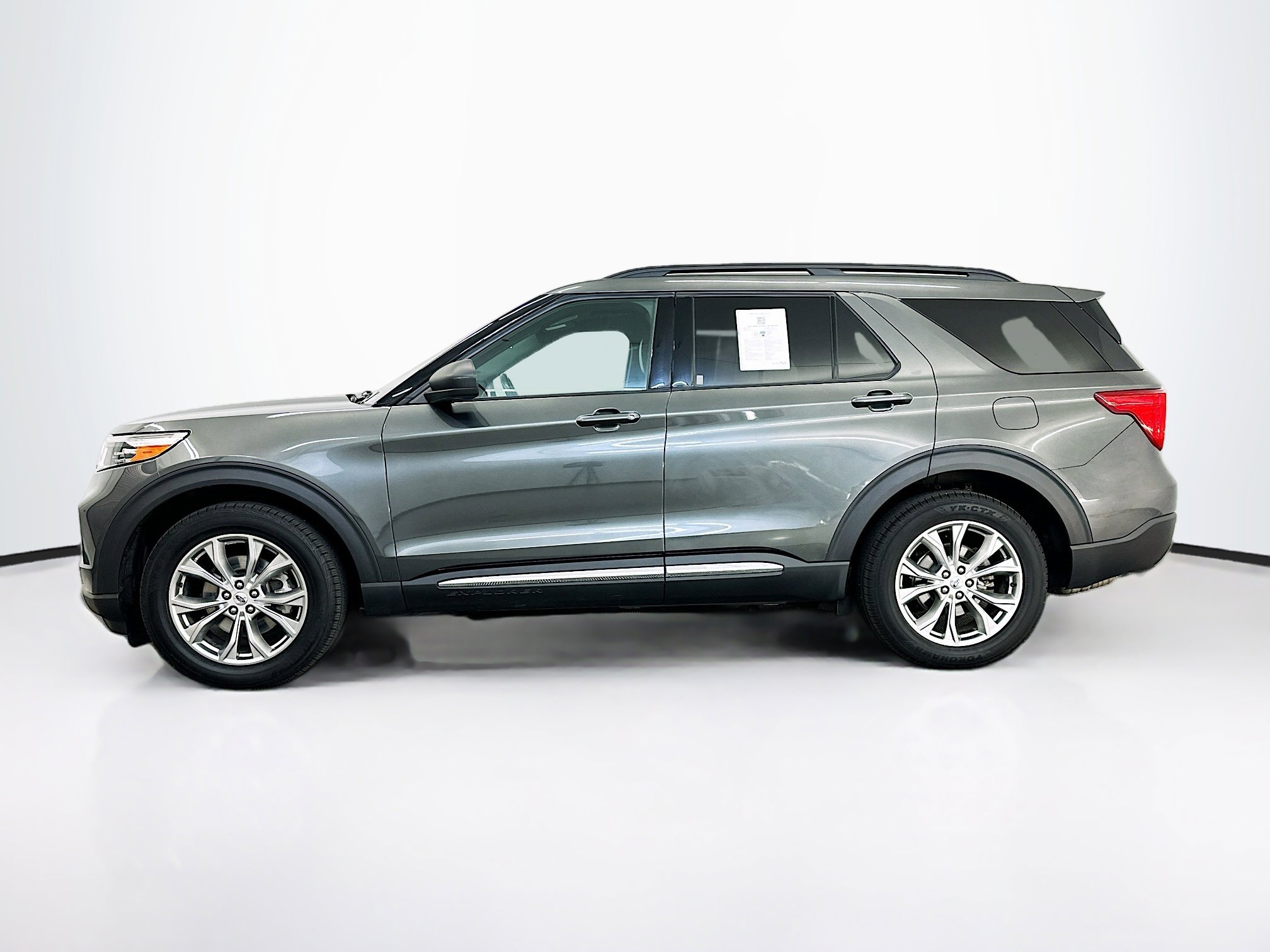 Used 2020 Ford Explorer XLT w/ Equipment Group 202A image 4