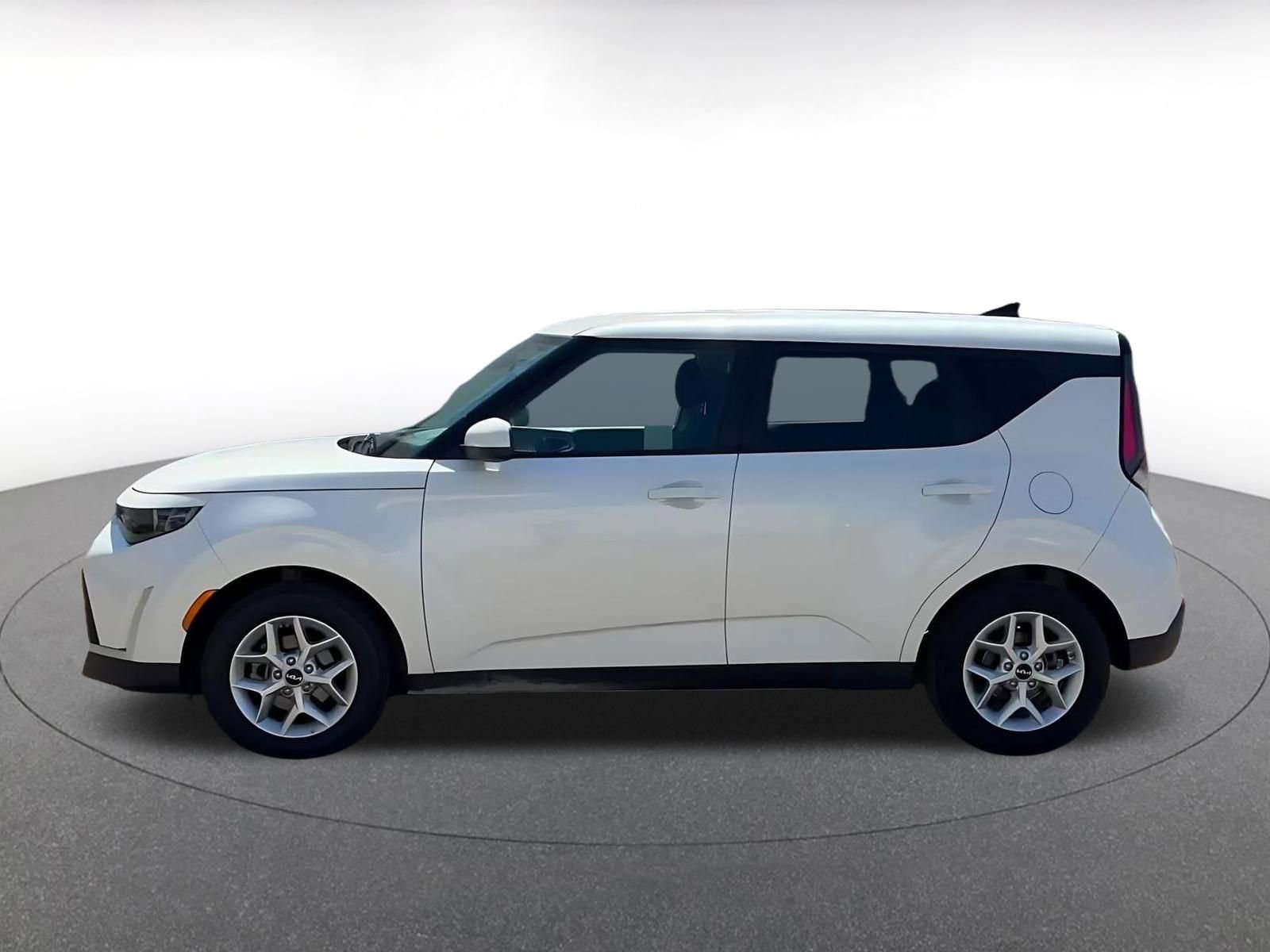 Used 2025 Kia Soul LX w/ LX Technology Package image 9