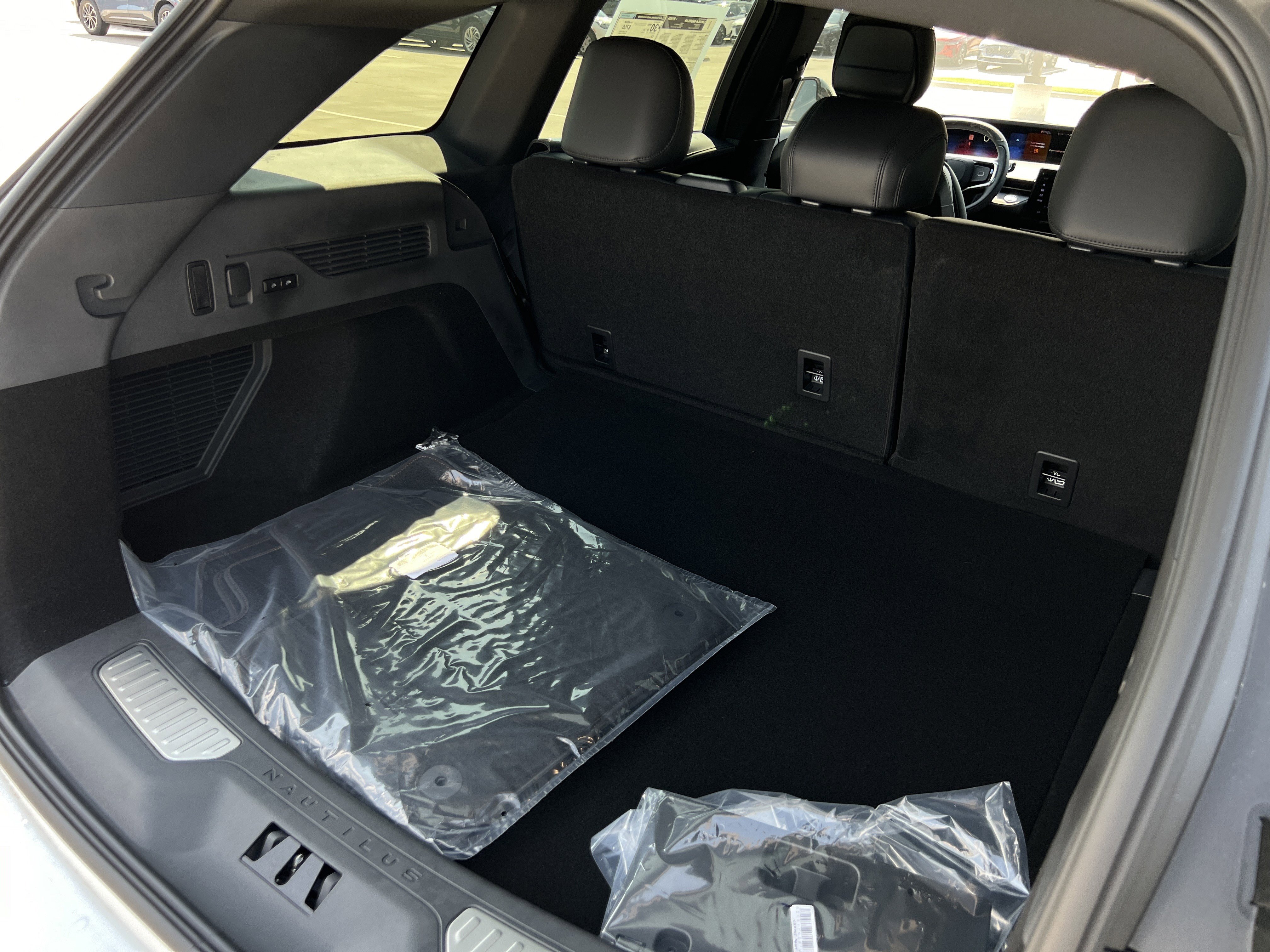 New 2025 Lincoln Nautilus Premier w/ Jet Appearance Package image 32