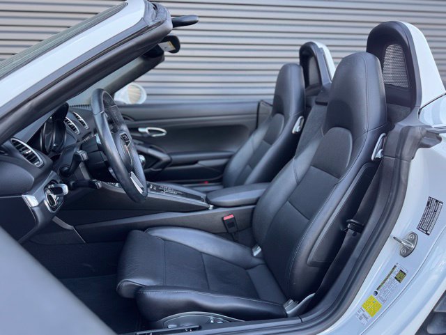 Used 2024 Porsche 718 Boxster RWD image 5