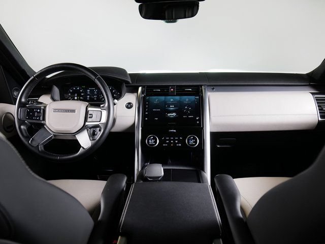 Used 2024 Land Rover Discovery Dynamic SE AWD/4WD image 4