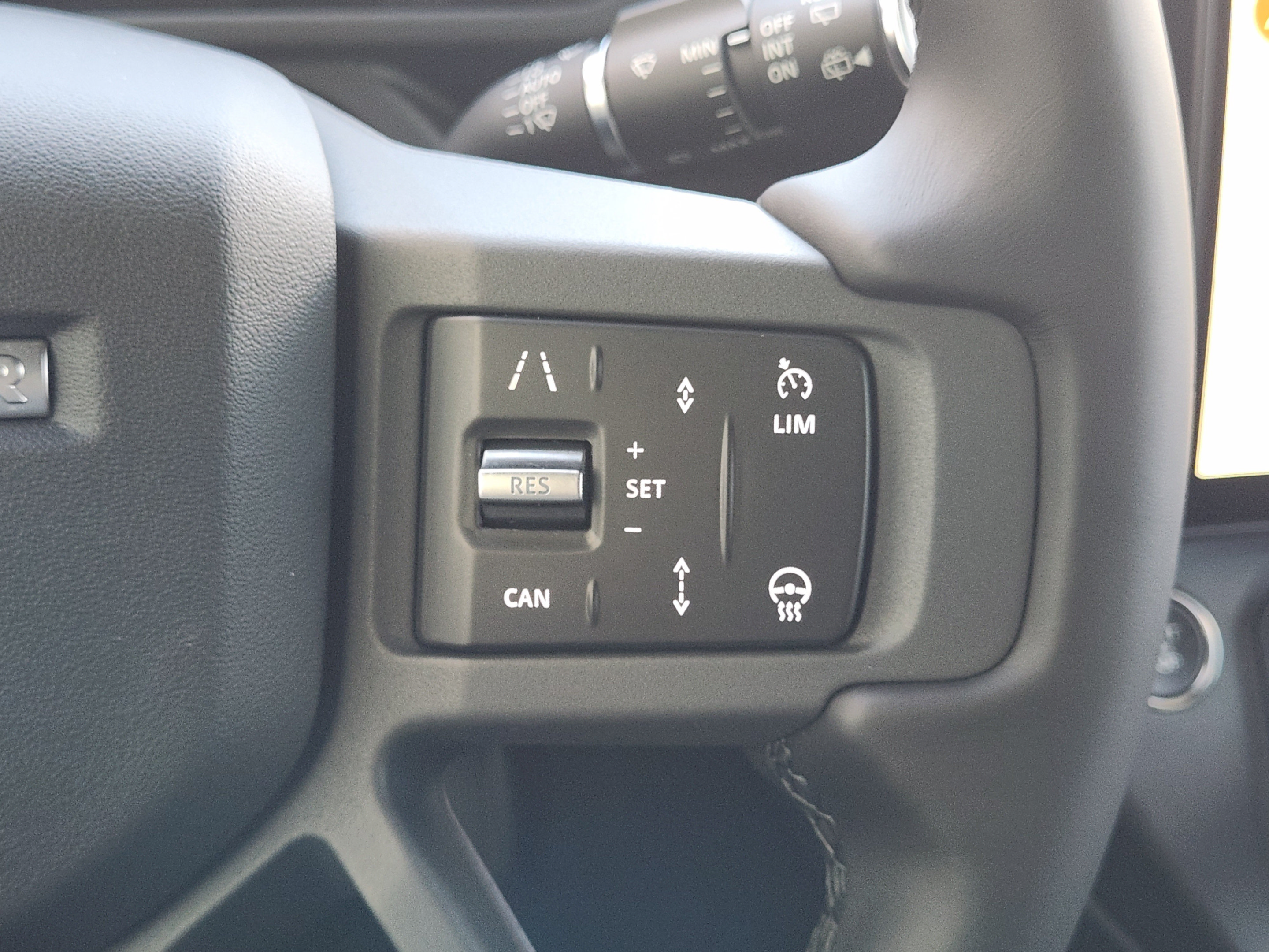 New 2026 Land Rover Defender 110 X-Dynamic SE AWD/4WD image 25