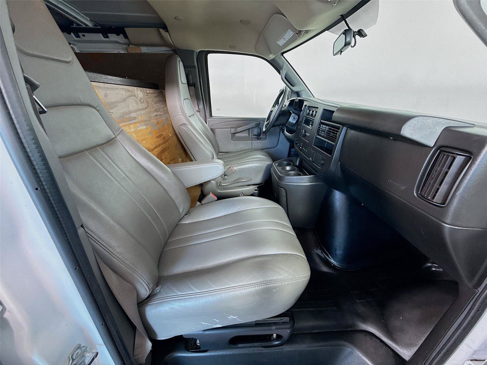 Used 2020 GMC Savana 2500 Extended w/ Enhanced Convenience Package RWD image 6