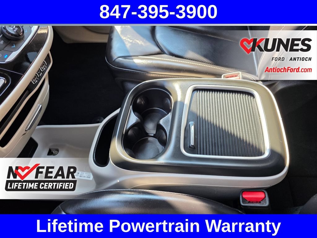 Used 2023 Chrysler Pacifica Touring-L FWD image 38