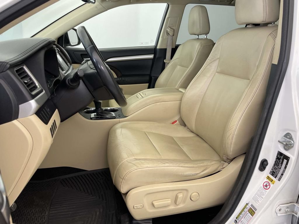Used 2015 Toyota Highlander XLE AWD/4WD image 14