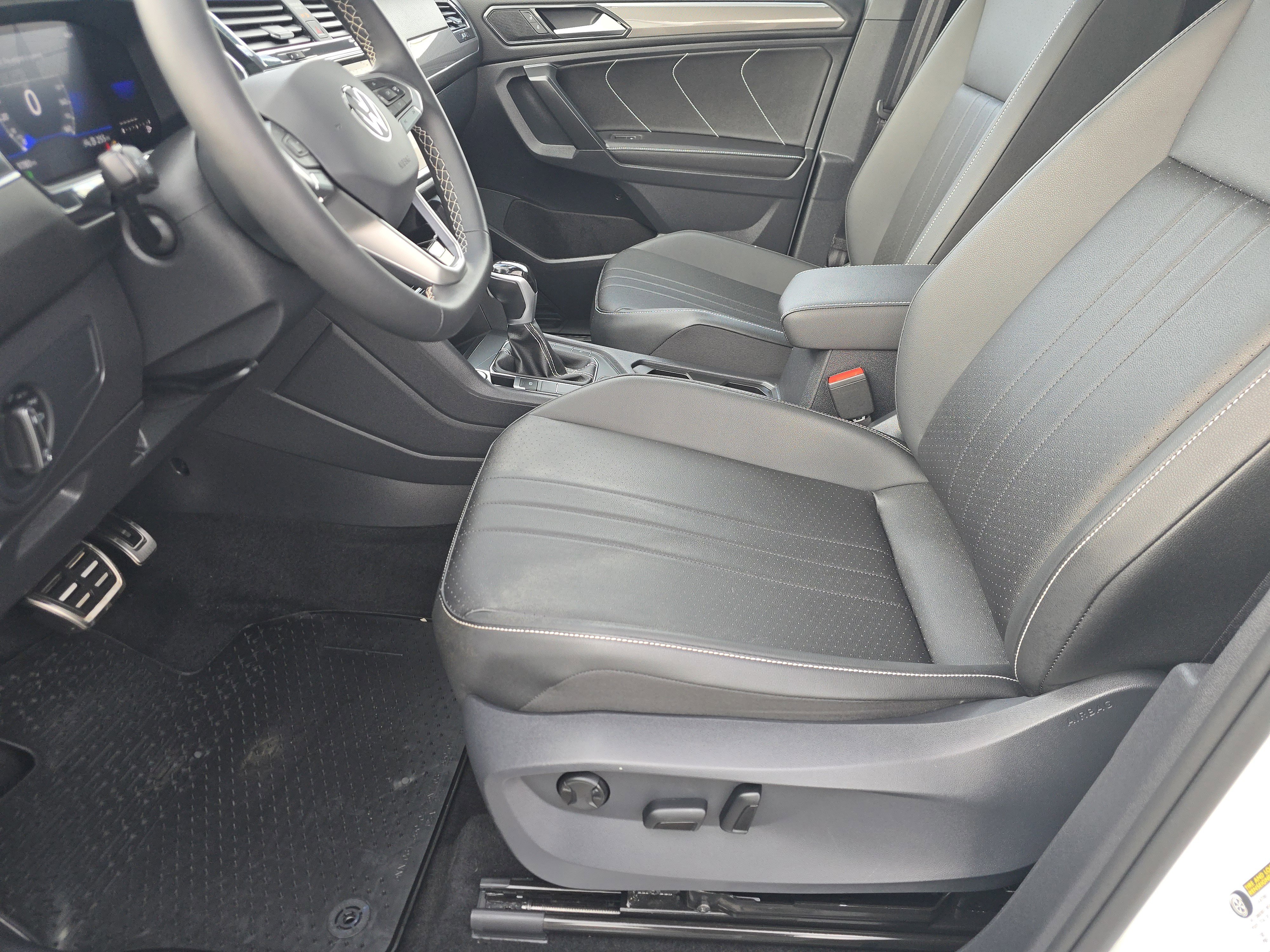 Certified 2023 Volkswagen Tiguan SE R-Line image 18