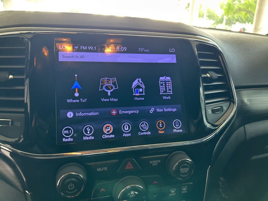 Used 2019 Jeep Grand Cherokee Altitude AWD/4WD image 10