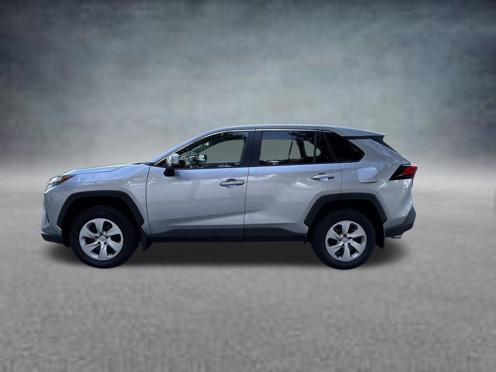 Used 2024 Toyota RAV4 LE FWD image 4