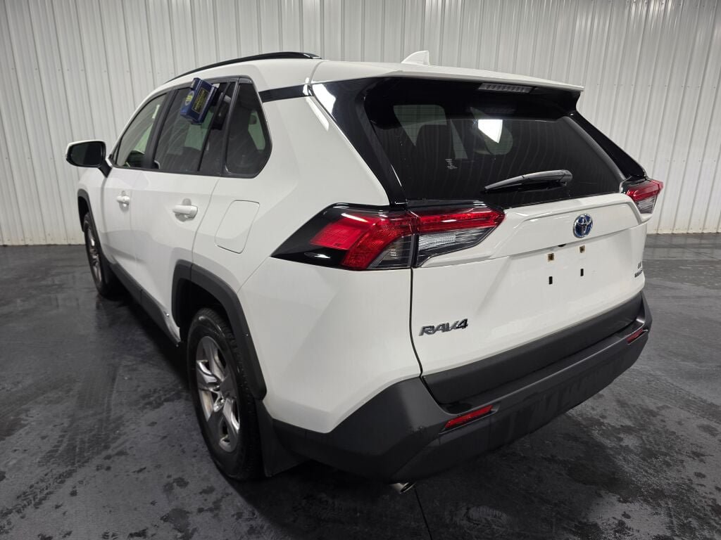 Used 2024 Toyota RAV4 LE AWD/4WD image 3