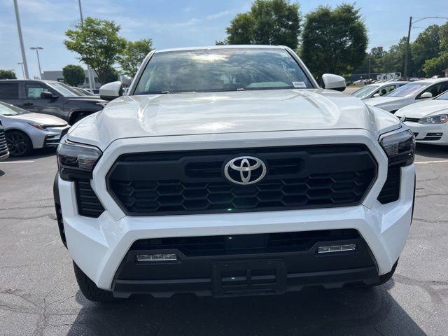 Used 2024 Toyota Tacoma TRD Off-Road AWD/4WD image 2