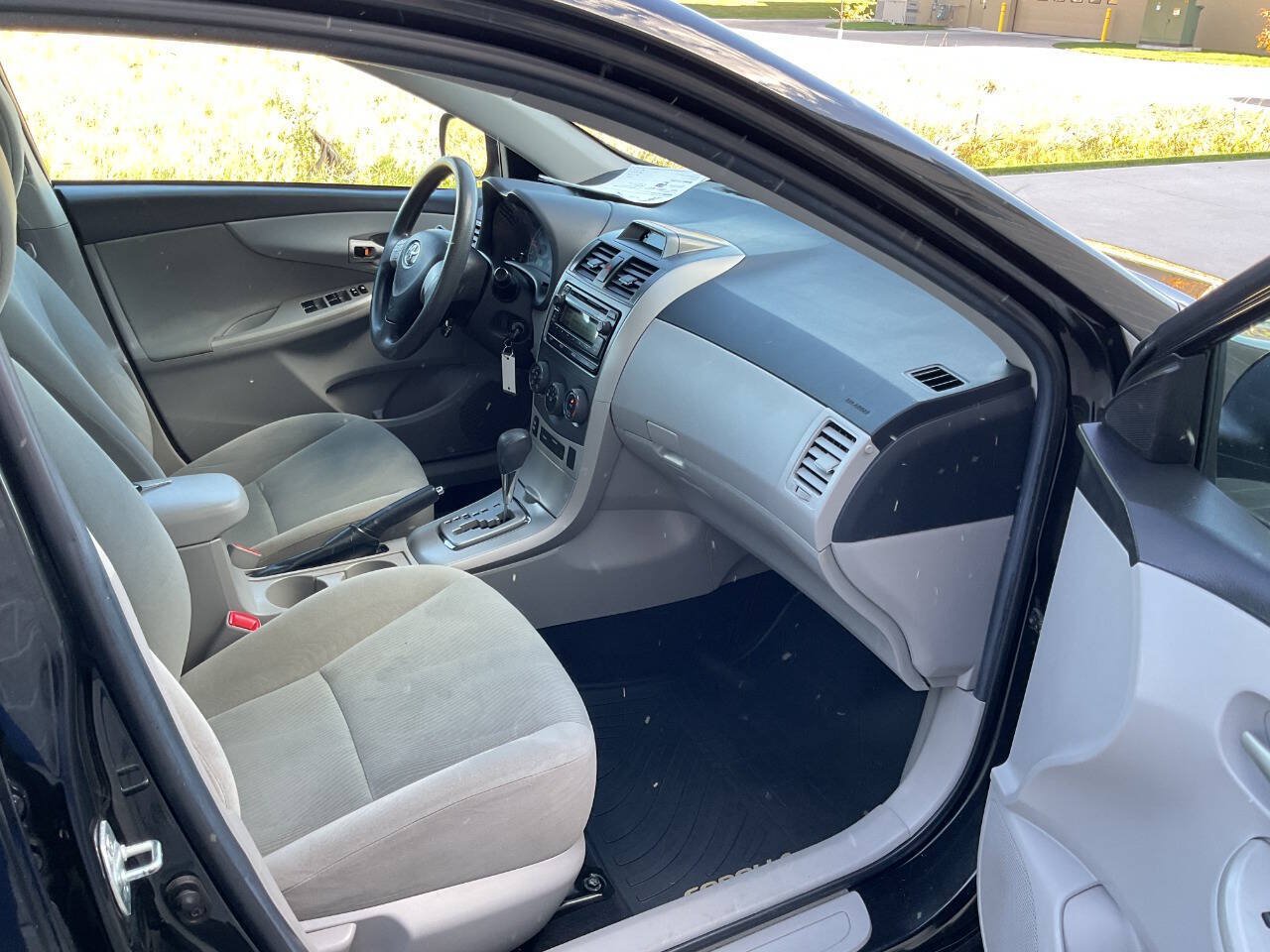 Used 2012 Toyota Corolla LE FWD image 33