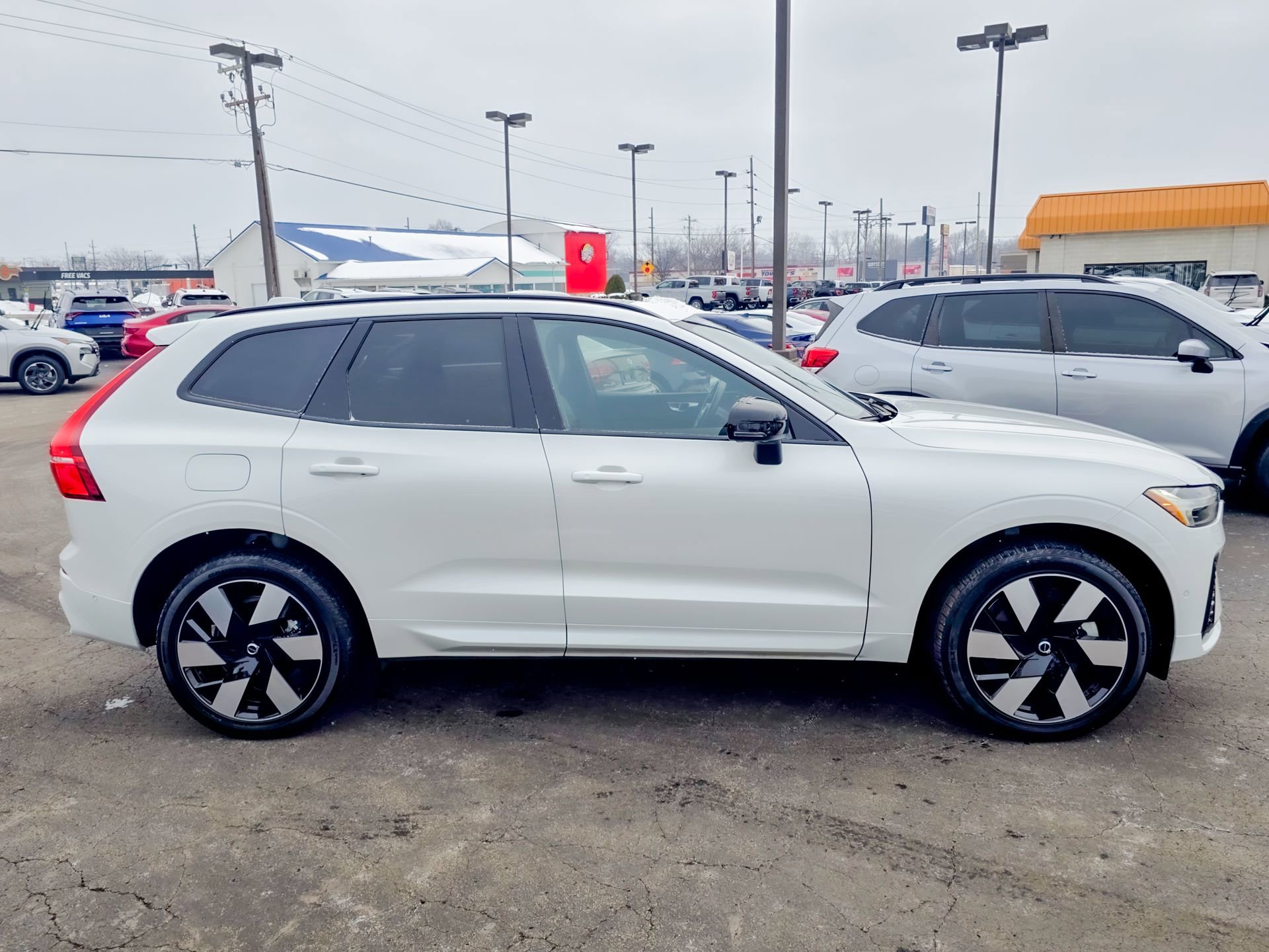 Used 2024 Volvo XC60 T8 Plus w/ Climate Package image 25