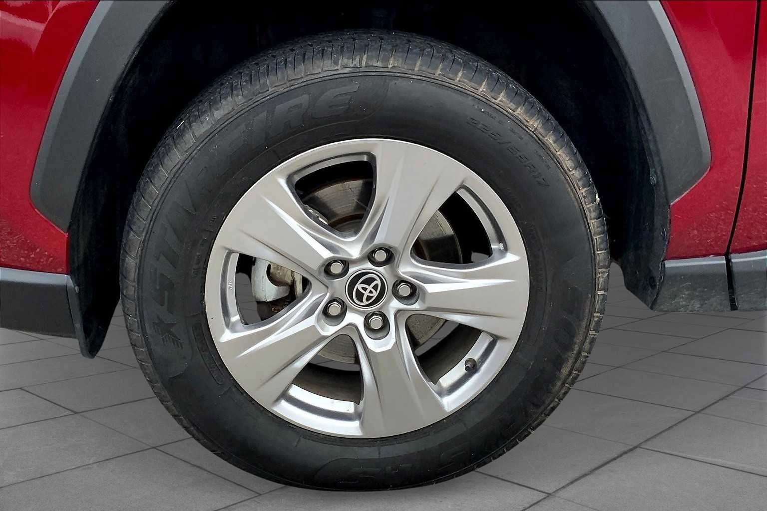 Used 2023 Toyota RAV4 XLE w/ Convenience Package FWD image 11