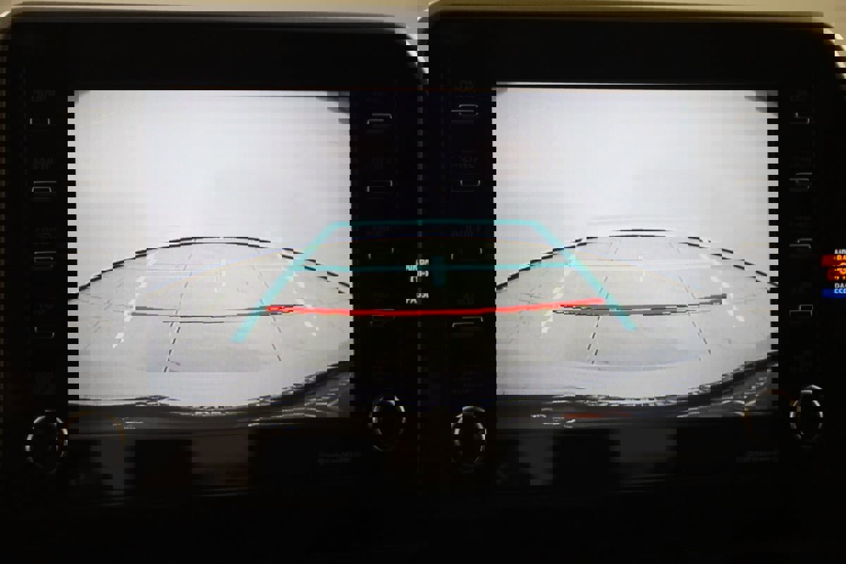 Used 2021 Toyota C-HR LE image 8