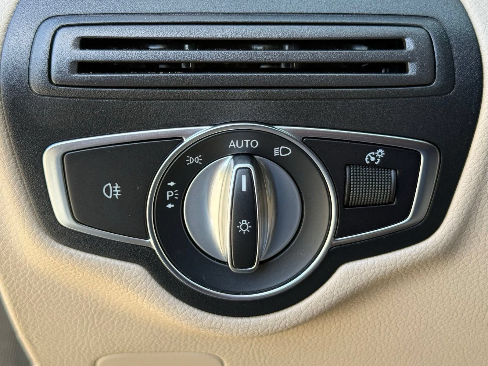 Used 2021 Mercedes-Benz GLC 300 image 30