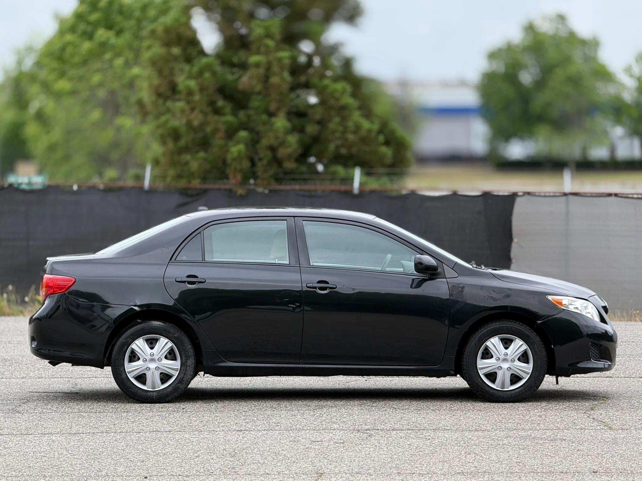 Used 2010 Toyota Corolla LE FWD image 7