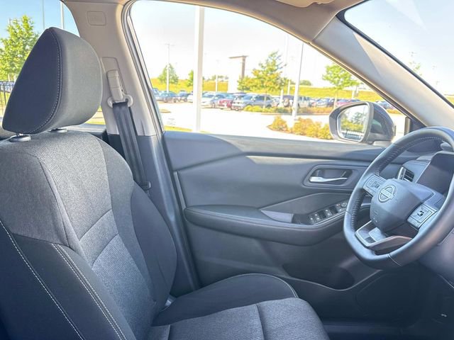 Used 2025 Nissan Rogue SV FWD image 15
