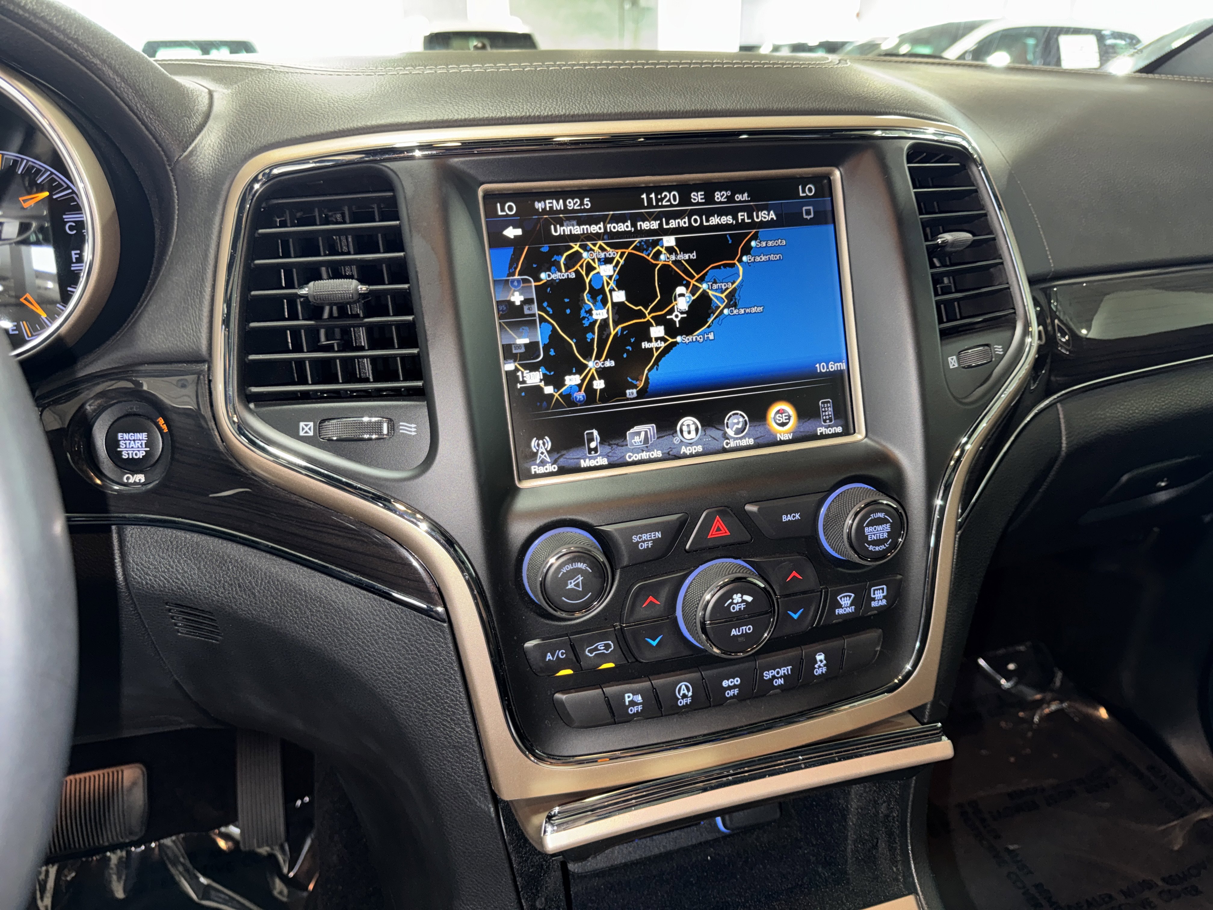 Used 2017 Jeep Grand Cherokee Overland AWD/4WD image 26