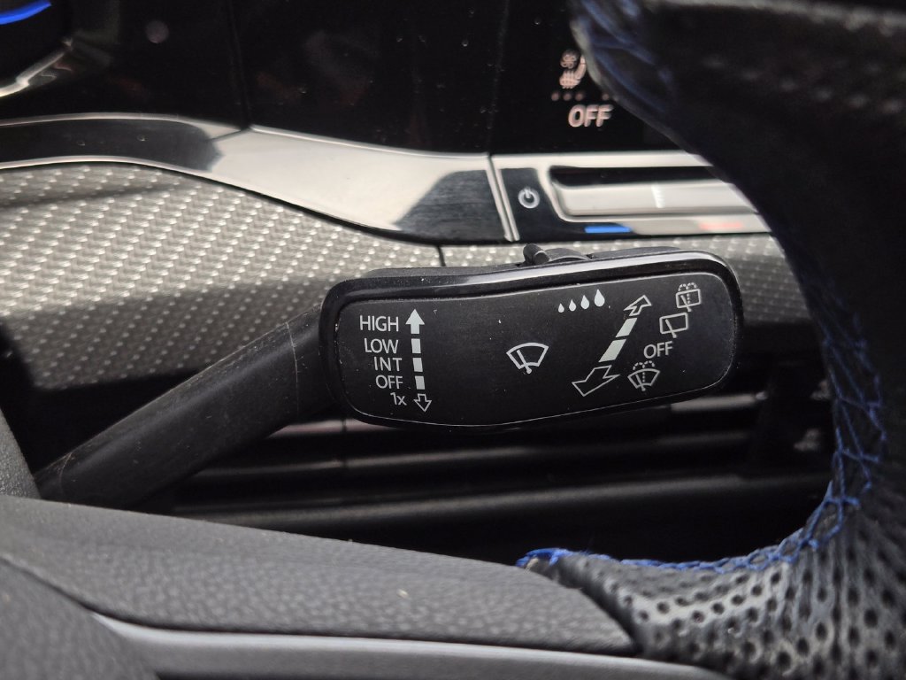 Used 2022 Volkswagen Golf R AWD/4WD image 32