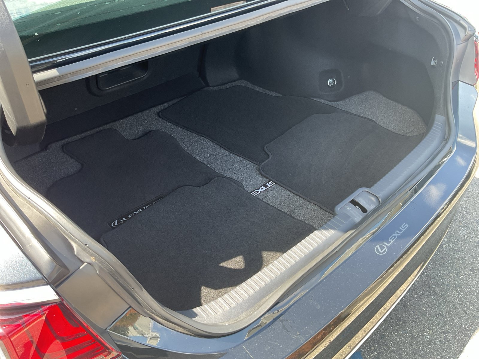 Used 2024 Lexus ES 300h w/ Accessory Package (Z2) FWD image 26