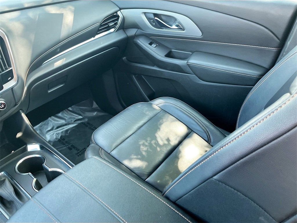 Used 2021 Chevrolet Traverse RS image 25